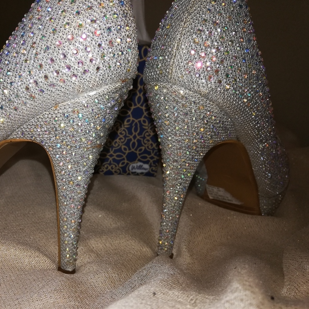 Shoes - Picture 4 of 6